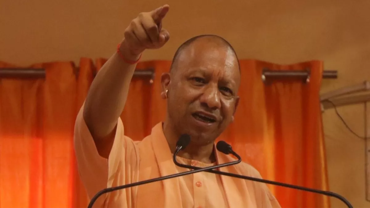 सड़क सुरक्षा पर सीएम योगी सख्त, हर तीन माह में होगी बस चालकों की फिटनेस जांच