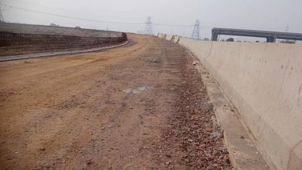 गंगा एक्सप्रेसवे से उछले जमीनों के दाम, अटकी विकास योजनाएं