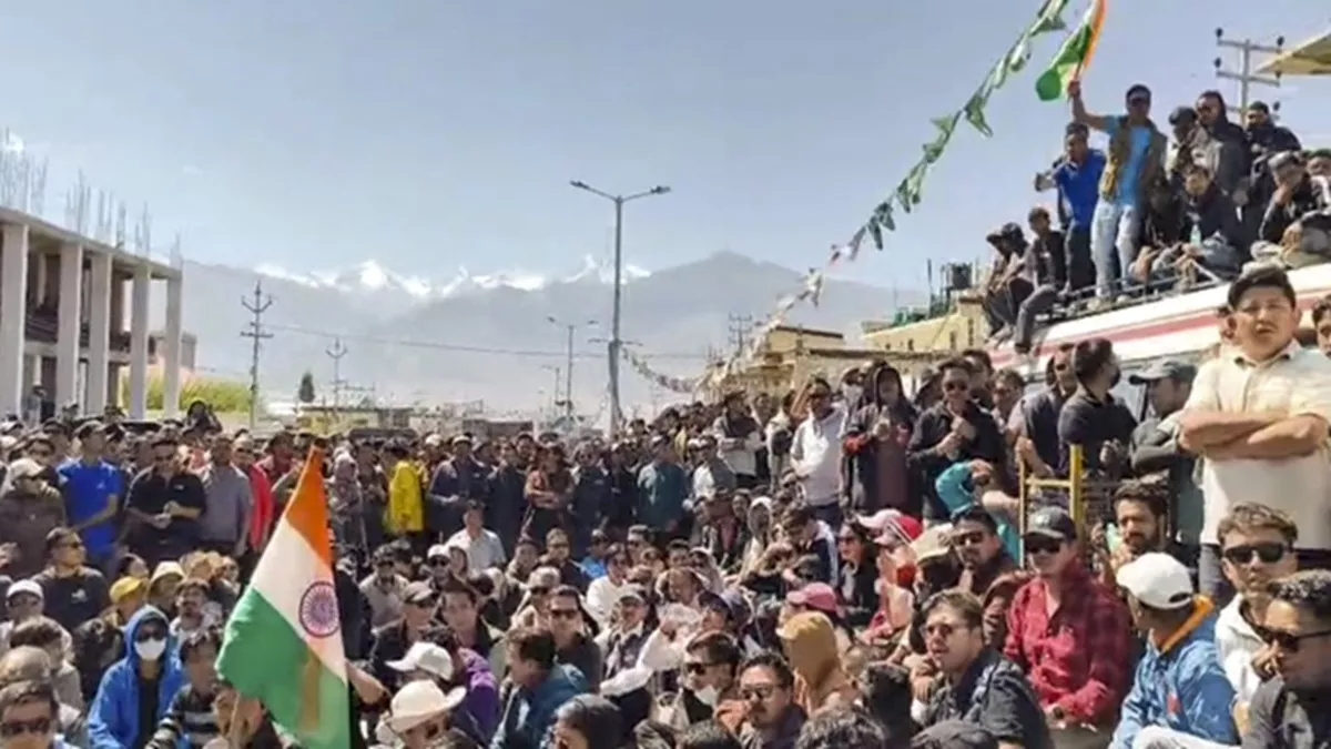 लद्दाख हिंसा में 4 की मौत, 70 घायल; कर्फ्यू और इंटरनेट बंद