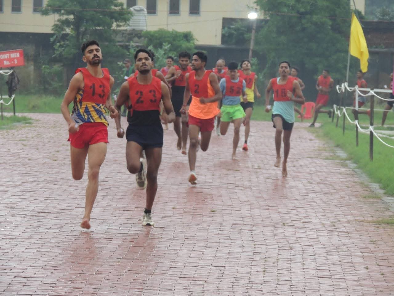 अग्निवीर भर्ती रैली: बारिश में भी दौड़े 800 से ज्यादा युवा