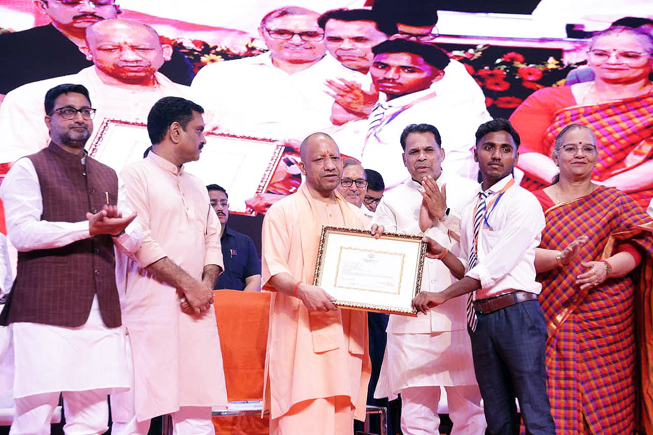 यूपी सरकार ने 3.96 लाख छात्रों को दिया छात्रवृत्ति का लाभ