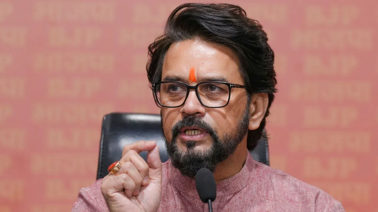 एशिया कप मुकाबले पर संग्राम: विपक्ष ने उठाए सवाल, अनुराग ठाकुर ने दी सफाई