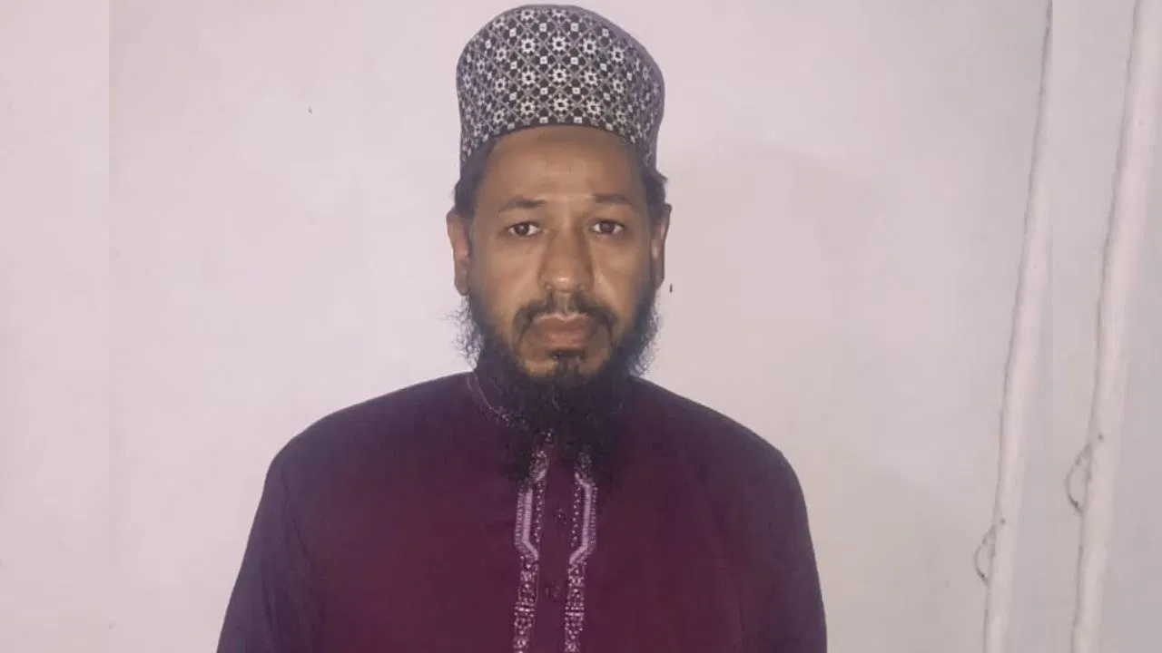 मस्जिद में बिना जानकारी ठहराए इमाम पर कार्रवाई, ओवैसी ने साधा निशाना