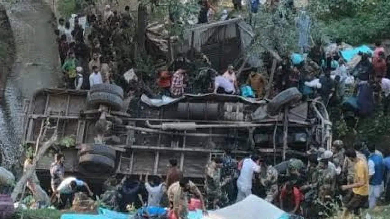 बडगाम में सेना वाहन दुर्घटनाग्रस्त, 4 जवान घायल