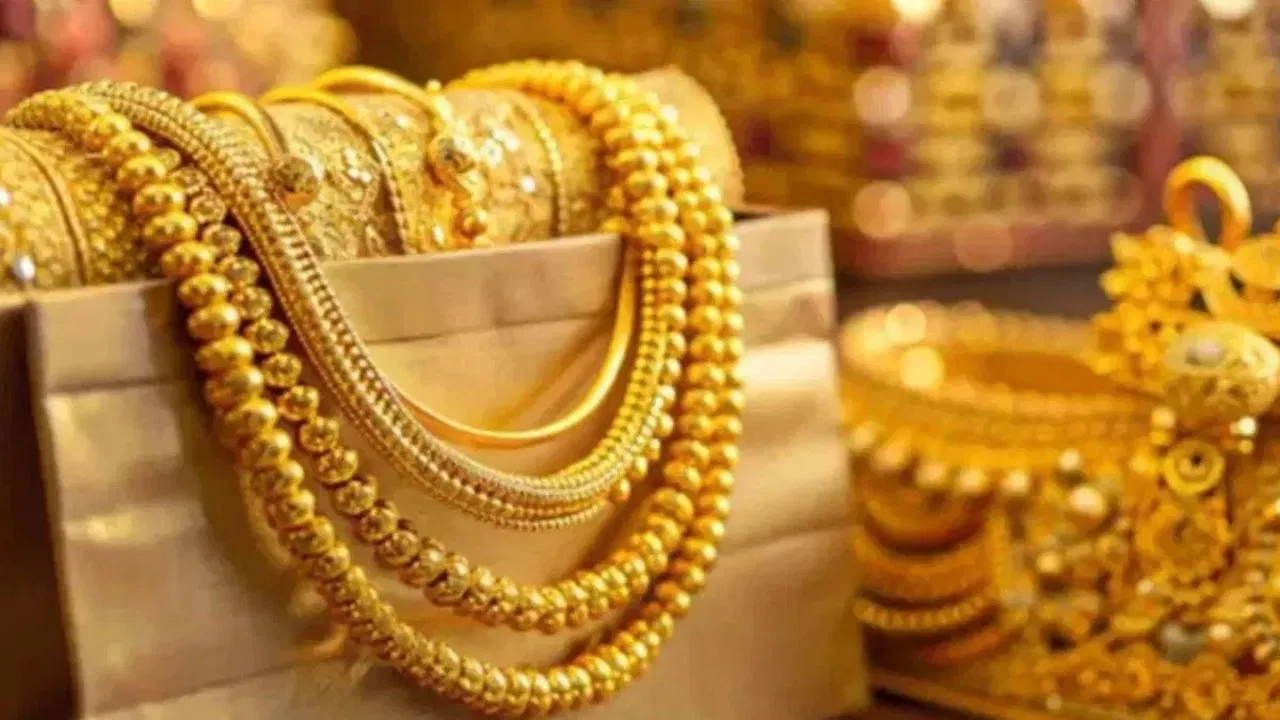 सोने की कीमतों में गिरावट, निवेशकों और खरीददारों को मिली राहत