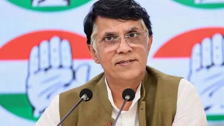 दो एपिक नंबर मामले में पवन खेड़ा को चुनाव आयोग का नोटिस, मांगा जवाब