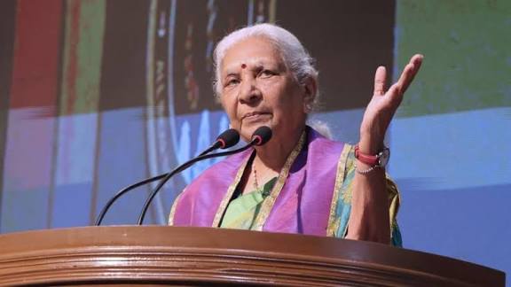 राज्यपाल आनंदीबेन ने विश्वविद्यालयों को प्रगति और नवाचार के लिए प्रेरित किया