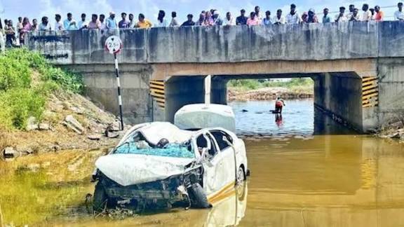 जयपुर में पानी भरे अंडरपास में गिरी कार, दो परिवार के सात लोगों की मौत