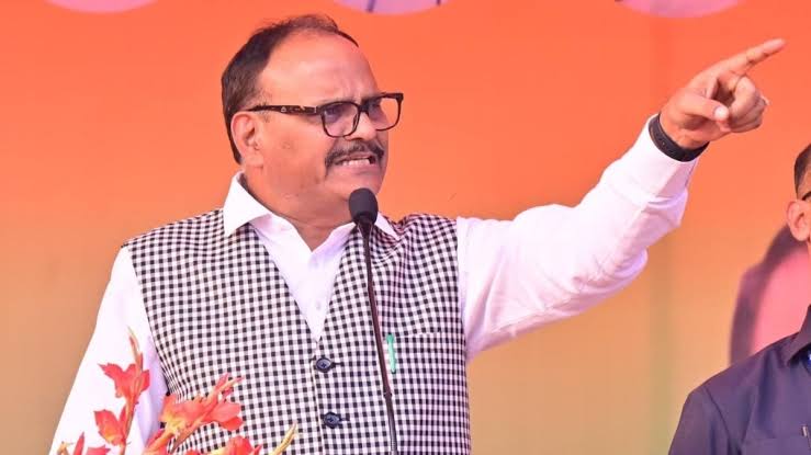 सपा ने दिया कसाइयों को संरक्षण, भाजपा ने गाय को सम्मान: ब्रजेश पाठक