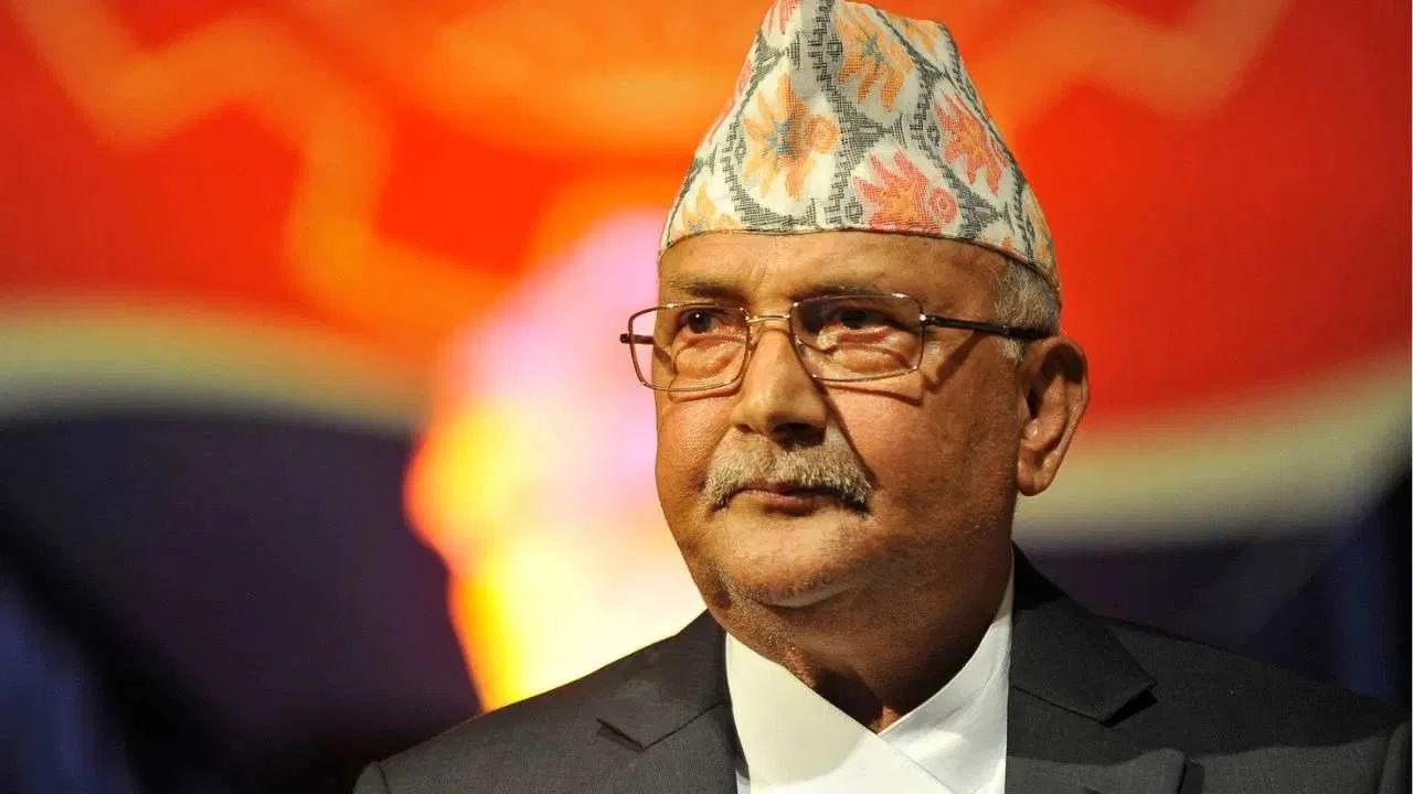 नेपाल की राजनीति में हलचल: इस्तीफे के बाद पहली बार सार्वजनिक मंच पर दिखे पूर्व पीएम ओली