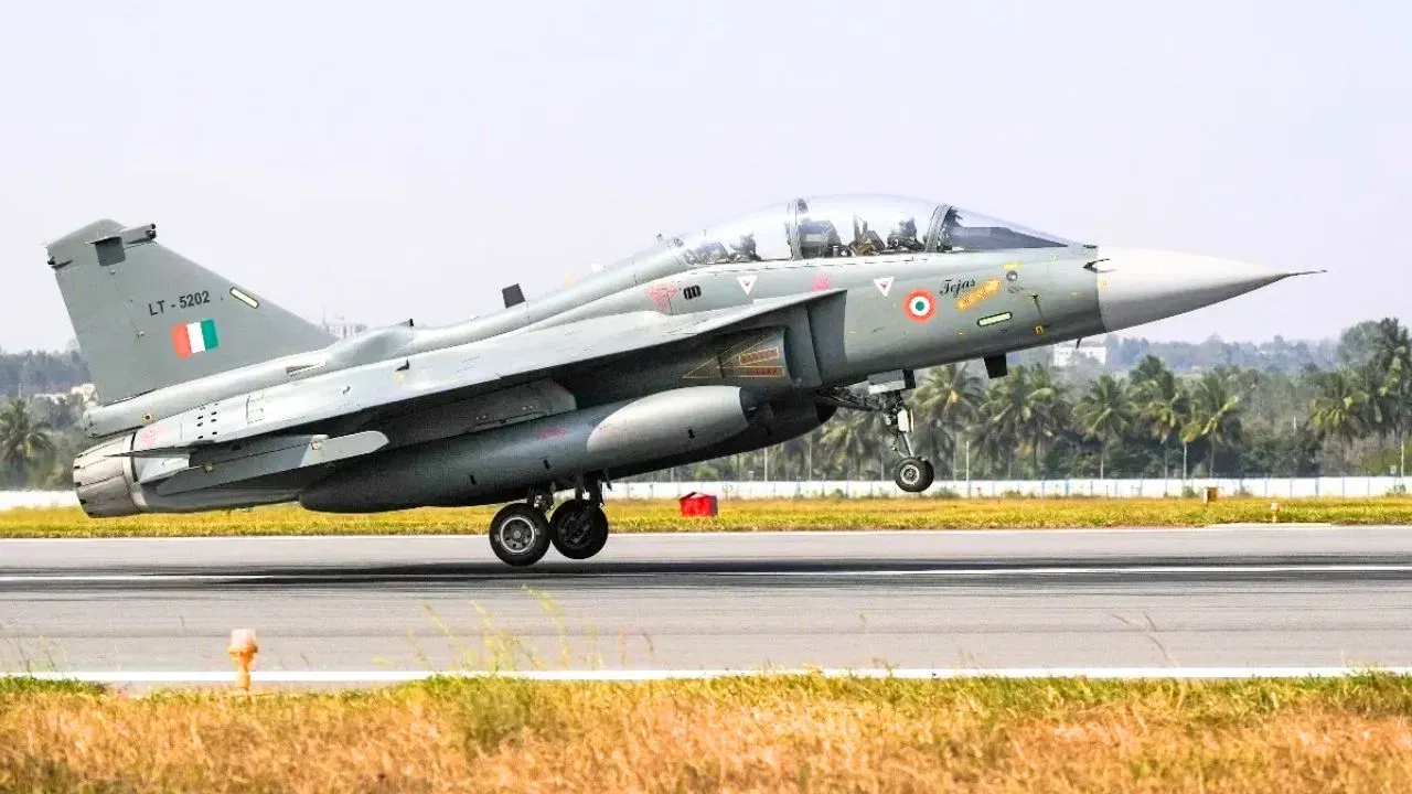 अक्टूबर में भारतीय वायुसेना को मिलेंगे दो तेजस Mk-1A लड़ाकू विमान
