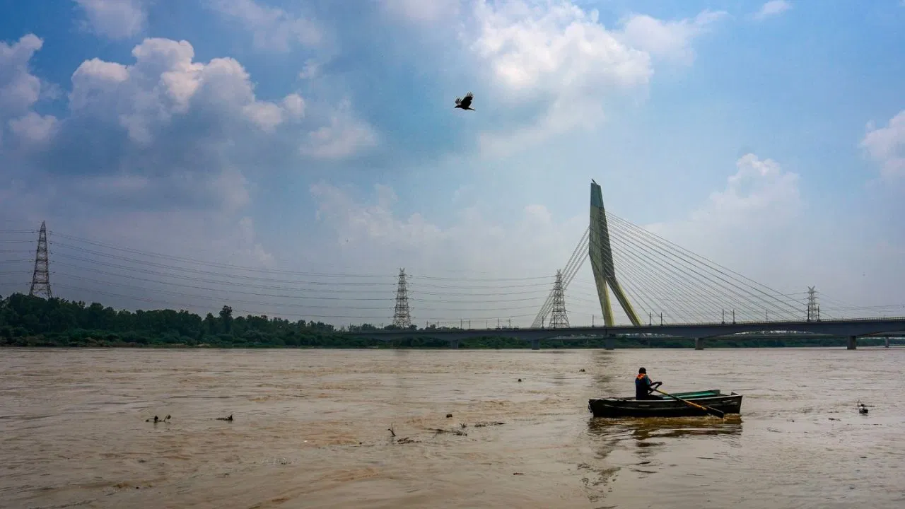 दिल्ली में यमुना का जलस्तर खतरे के करीब, अगले 48 घंटे बाढ़ के लिए निर्णायक